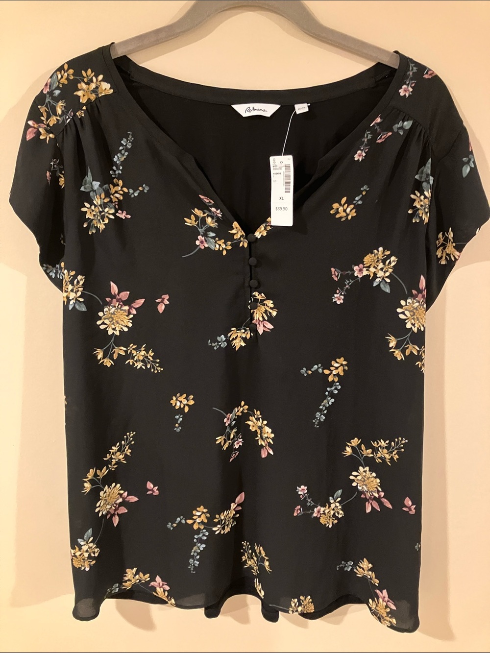 NWT Reitmans Black Floral Short-Sleeve V-Neck Blouse with Soft Stretchy Back